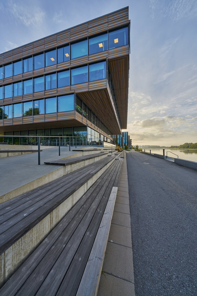 Tamron 12-20mm f2.8_128w.jpg