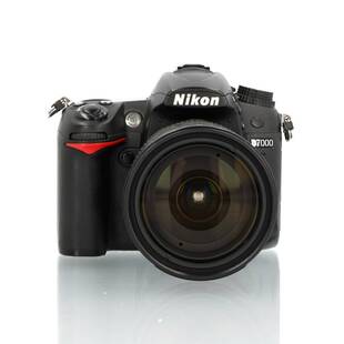 D7000 hus + AF-S DX 18-200/3,5-5,6G IF ED VR II (begagnad)