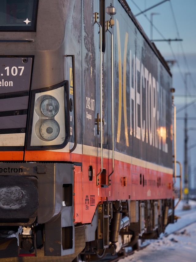 OM System OM 5 II_1w.jpg