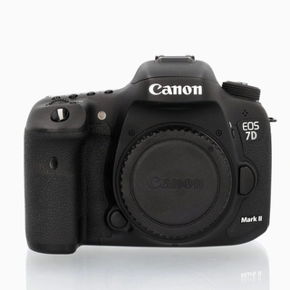 EOS 7D Mark II hus + batterigrepp BG-E16 (begagnad)