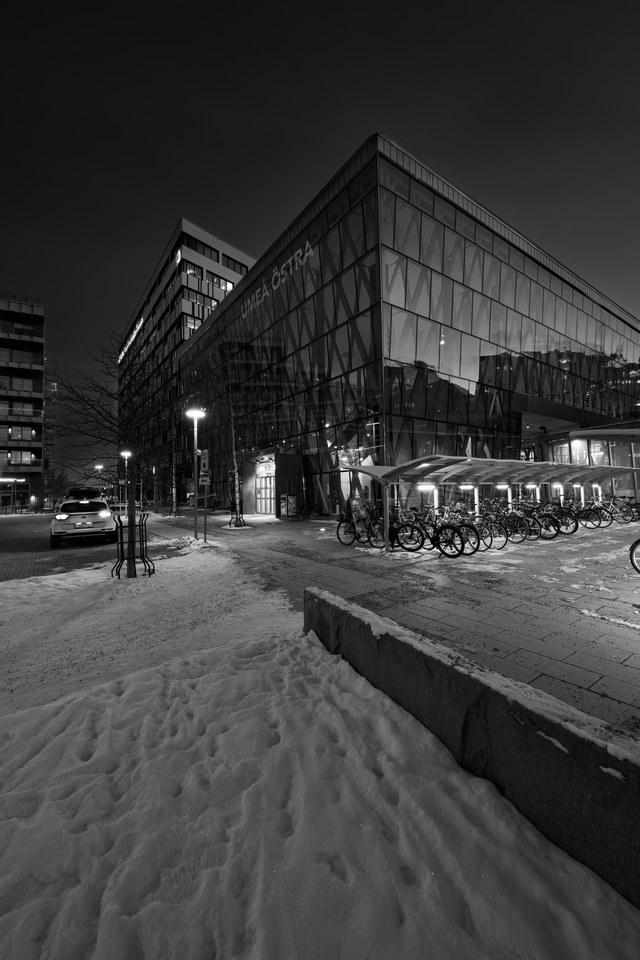 Canon RF 14mm f1.4L VCM_34w.jpg